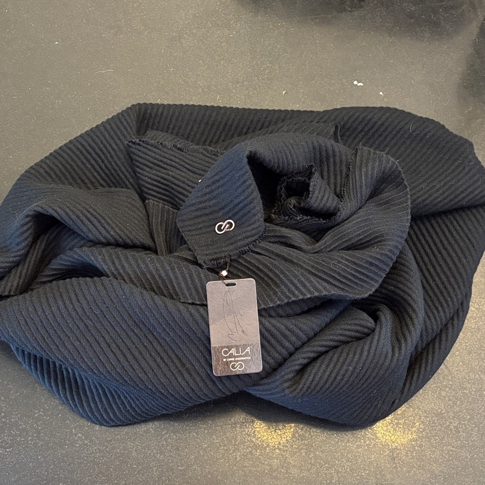 NWT women’s Calia soft pleated open Scarf in black